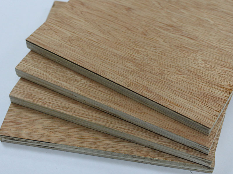 Madera contrachapada comercial